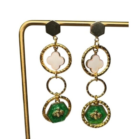 NWT Elegant Gold & White Clover Dangle Earrings With Green Enamel Bee Accents - Picture 2 of 2